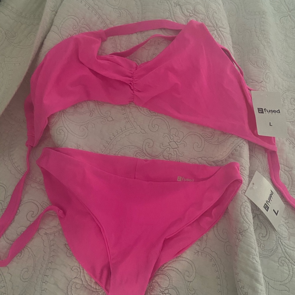 Size Large fused Hawaii swim set NWT